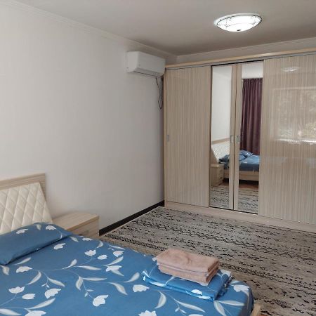 Apartment On Toktogula Bishkek Exterior foto